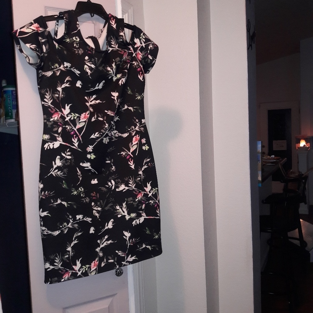 Dress - Picture 3 of 5